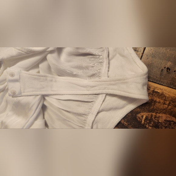 Paige Dijon Surplice White Bodysuit Size Small - Picture 14 of 14